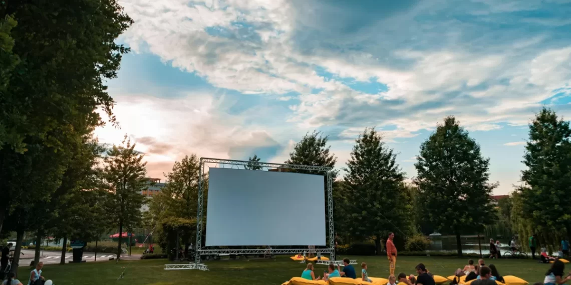 cel mai bun videoproiector exterior