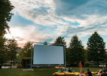 cel mai bun videoproiector exterior