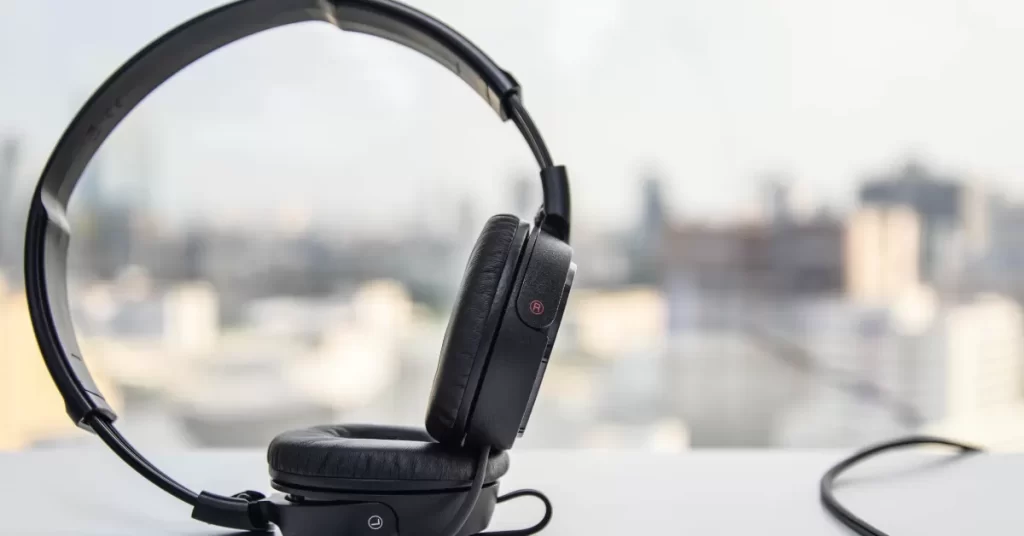 casti over ear bune