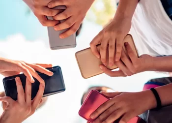 Ofertă Digi Mobil cu telefoane gratis la abonament, care include modele populare cu 0 avans